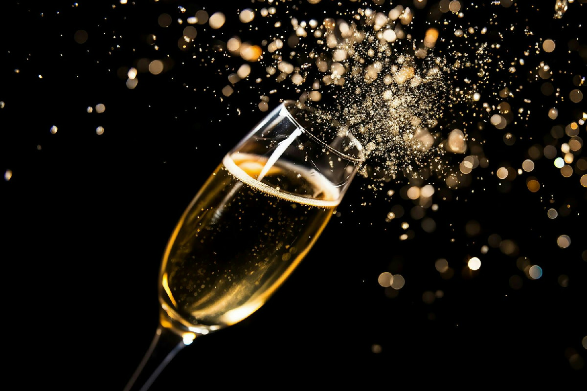 Bollicine preziose e miscele raffinate: il segreto del drink perfetto per brindare con stile unico