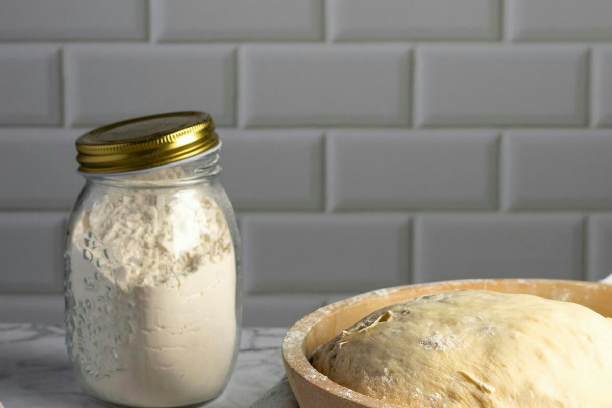 Cinque metodi efficaci per conservare la farina fresca più a lungo evitando gli sprechi in cucina