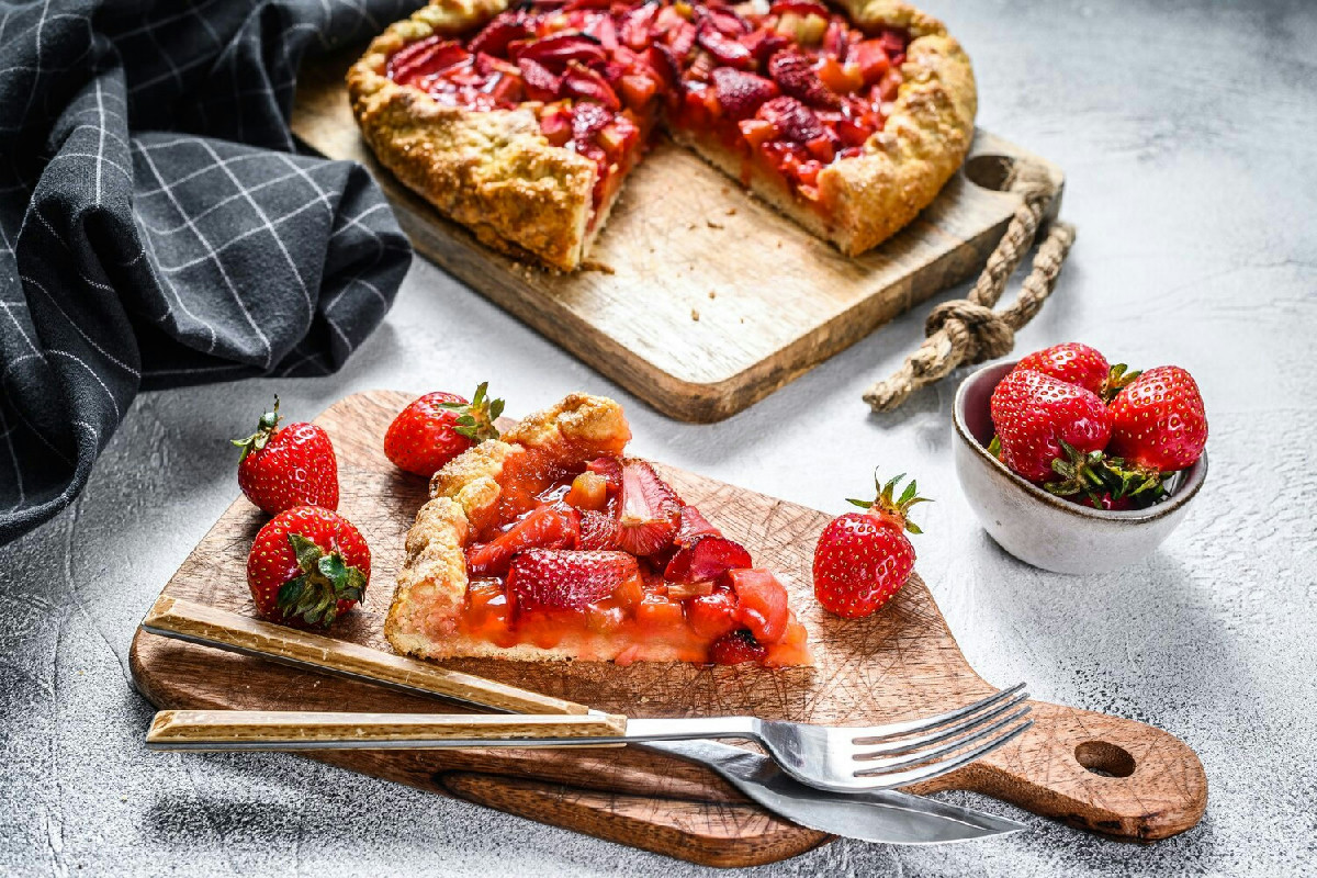 La crostata di fragole fatta in casa: dolce semplice e veloce per chi ha poco tempo