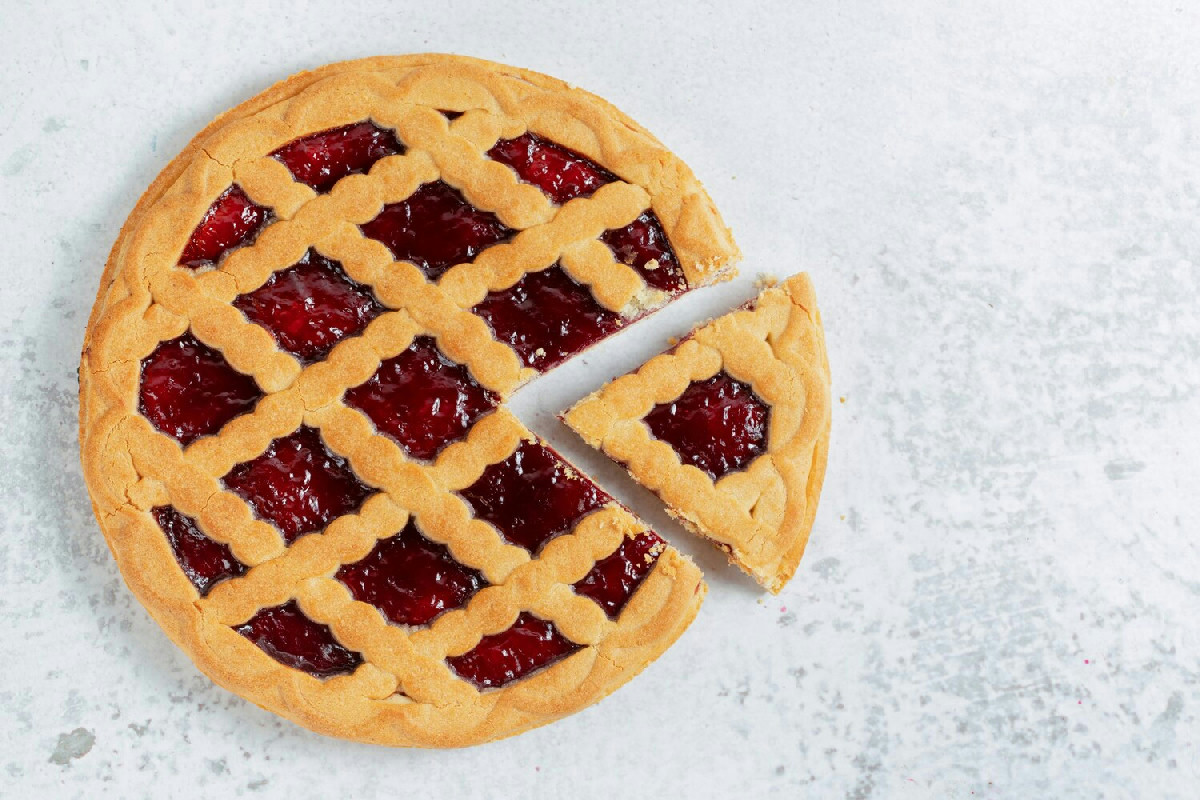 Crostata alla marmellata: ricetta e segreti per ottenere una pasta frolla soffice e friabile