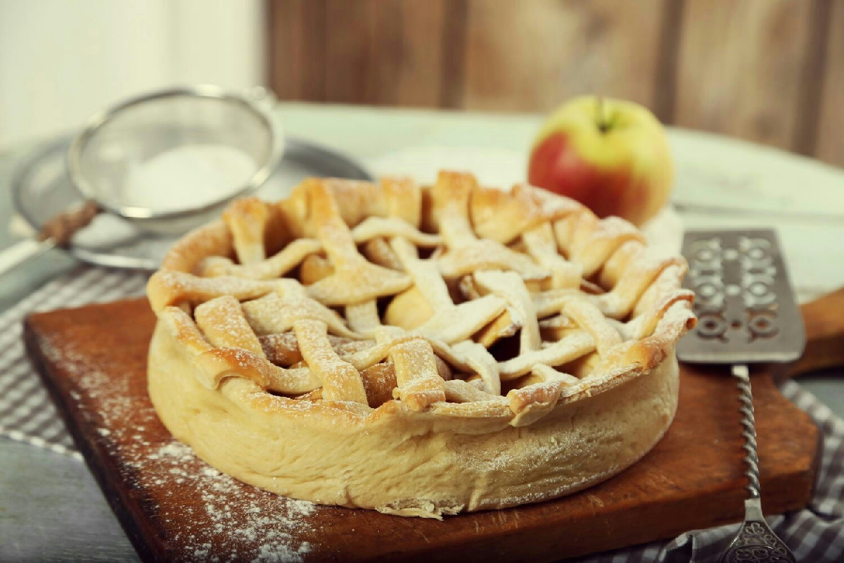 Crostata di mele fragrante e semplice da preparare per un dolce casalingo perfetto