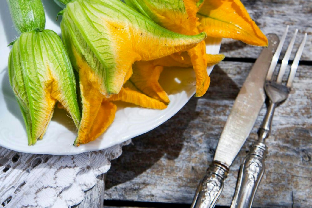 Fiori di zucca in cucina: come pulirli facilmente e esaltarne il sapore originale