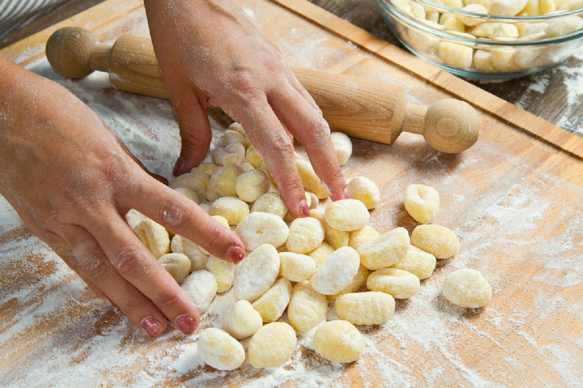 Gnocchi fatti in casa: guida completa per un piatto ricco di gusto e tradizione italiana