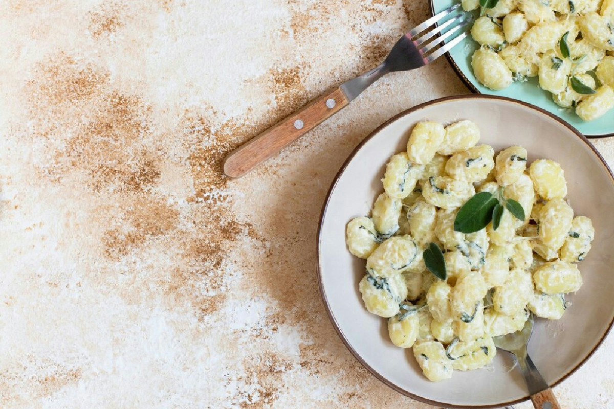 Gnocchi fatti in casa: guida completa per un piatto ricco di gusto e tradizione italiana