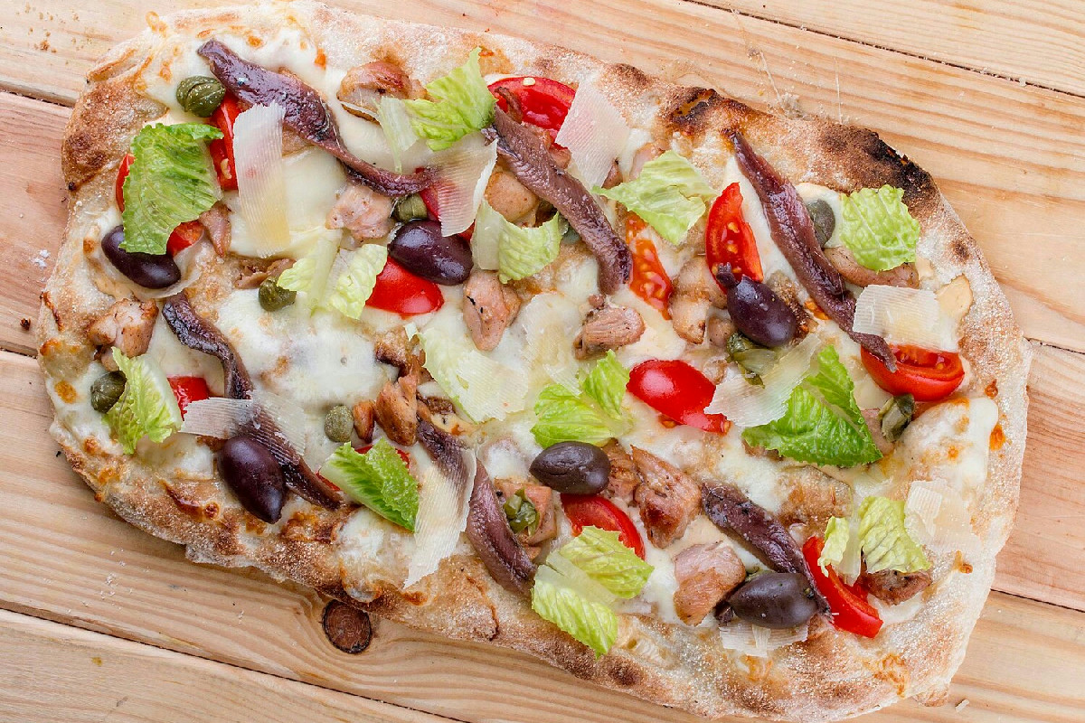 Impasto a lunga lievitazione per pinsa romana: leggerezza e sapore unico fatto in casa