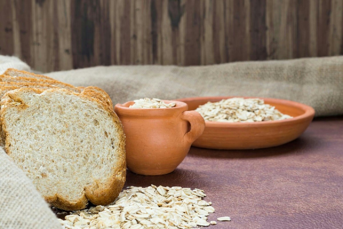 Pane rustico con farina di avena: un alimento sano e ricco di fibre per la dieta quotidiana