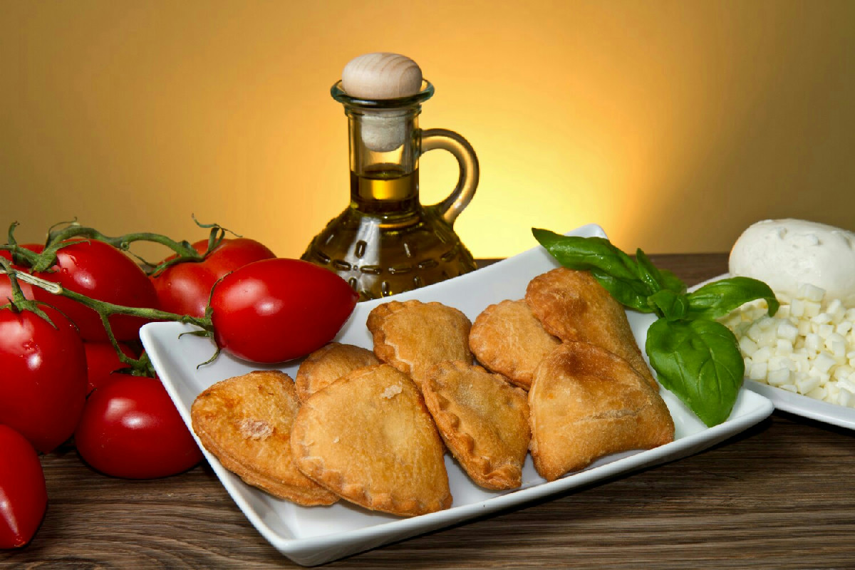 I panzerotti senza lievitazione si preparano in 15 minuti, ideali quando il tempo è limitato