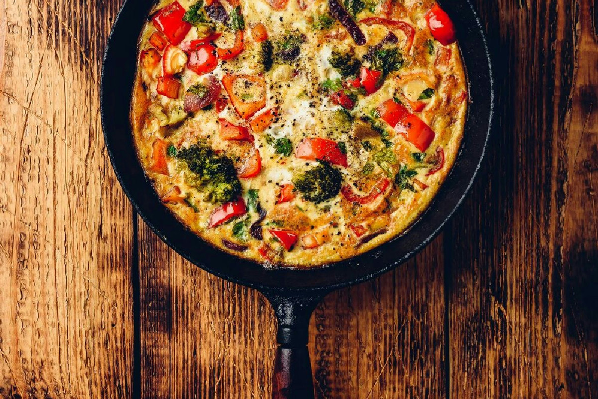 Pizza in padella pronta in 15 minuti: croccante e facile da preparare anche con poco tempo