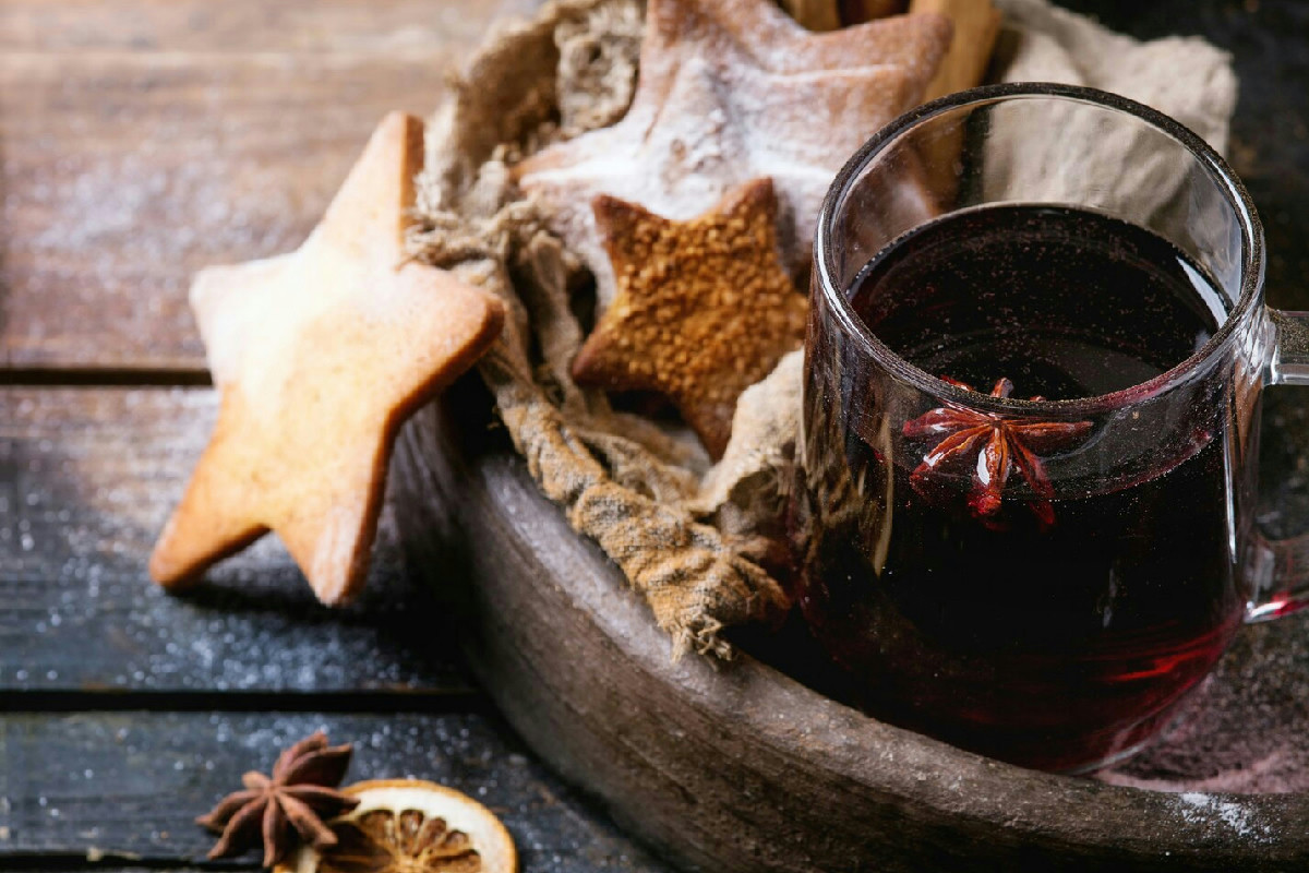 Preparare il vin brulé in modo semplice per riscaldare le serate con un tocco autentico