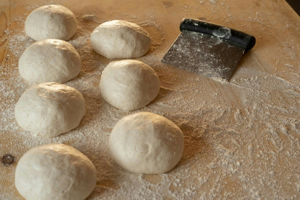 Quando la tradizione si rinnova: ricette facili per ottenere pane fragrante dalle palline di pizza