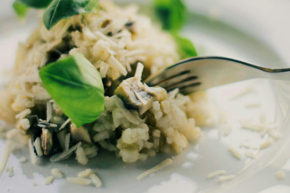 Risotto cremoso con verdure invernali: la ricetta perfetta per le tue cene calde e gustose
