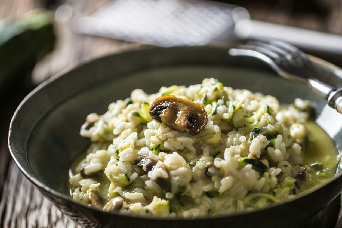 Risotto cremoso con verdure invernali: la ricetta perfetta per le tue cene calde e gustose
