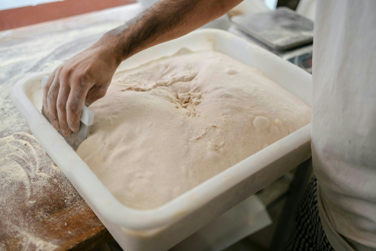 Il segreto per un impasto soffice e idratato che migliora la qualità del pane fatto in casa