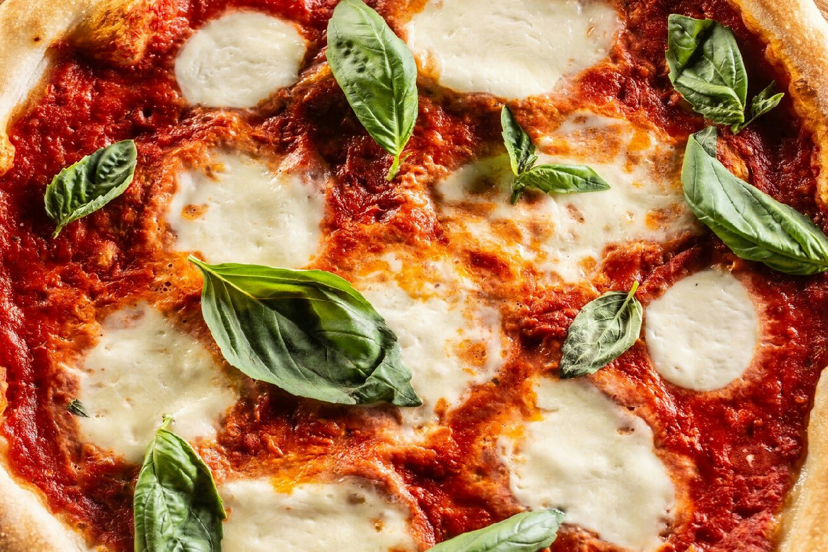 Il segreto delle nonne per una pizza perfetta con crosta croccante e cuore soffice