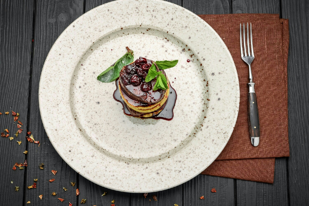 Tecniche di food styling per trasformare ogni piatto in una presentazione elegante e raffinata