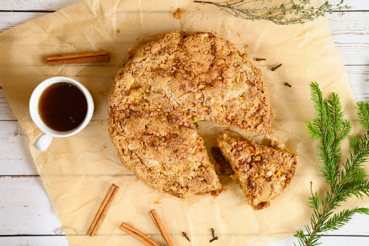 La torta di farina integrale, noci e agrumi: dolce soffice e profumato senza glutine da provare subito